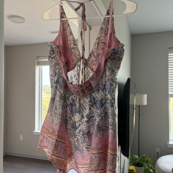 DISCONTINUED UO Catie Halter Split-Front Flyaway Tunic Top - Picture 3 of 3